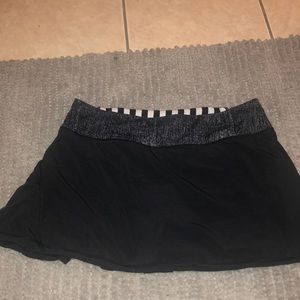 Lululemon black skirt size 8